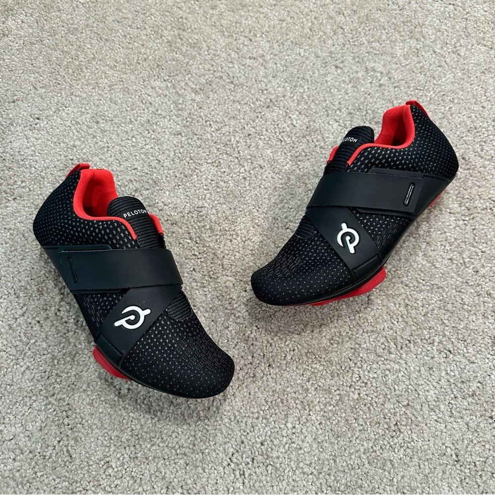 Peloton Black and Red Cycling Shoes Men’s size 6.5 | Women’s size 8